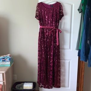 Tahari formal gown sequins size 16 NWT